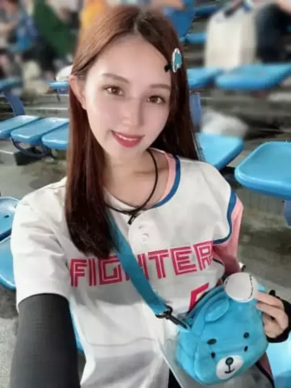 「アラアラアラ」グラビア界のゴールデンルーキー・花咲楓香〝履き忘れ？〟ショットに反響「超ドキドキするわー」