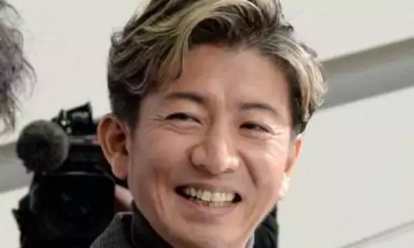 「え?まさか」「いつの間にこんな顔に…」木村拓哉〝雰囲気一変〟姿に驚きの声「誰か分からなかった」「気さくな感じ」「下ろしてるのいい」