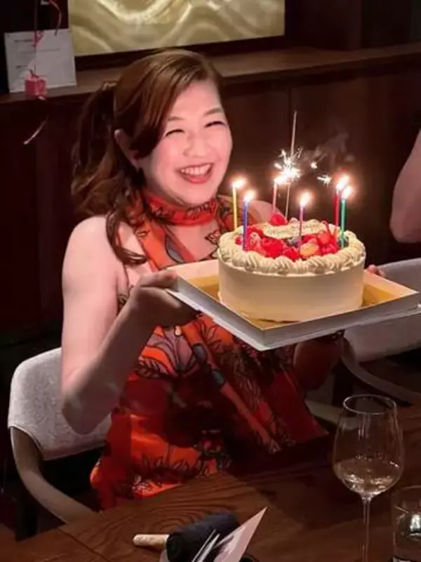 「とても広々」セレブ新居で豪華5ショット、料理家・杉山絵美に驚きの声「美味しいものを沢山食べていたんでしょうね」「なんだかメンバーがよくわからん」