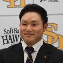 育成→支配下で2発　山本恵大がアップ更改　自主トレはGG賞の名手と「スタメンで出場するため」【ソフトバンク契約更改】