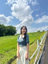 「これは凄い」〝セクシーポーズ〟披露のテレビユー山形・佐藤真優アナに「山形内に隠しておいたのが…」「何やっとんの」
