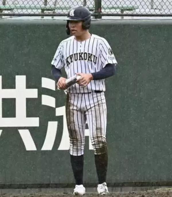 兄はソフトバンク育成の元「高校BIG3」…九州国際大付の佐倉仙亮　公式戦デビューで初安打も「守備でアピールしたい」【高校野球春季九州大会】