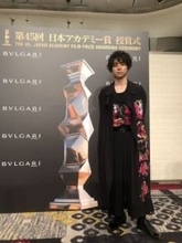 「これって本人？」「眉が金…」父は個性派俳優、母は異色シンガー〝別人級変貌〟村上虹郎、28歳の最新ショットに「やばい」「別人に見えた」の声