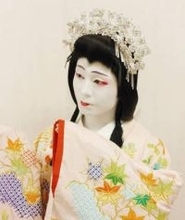 父は東大卒の大物俳優！22歳歌舞伎界ホープ・市川團子〝爽やか洋装〟姿に「まっすぐで美しい目」「大人びてびっくり…」「引き込まれるよう」の声