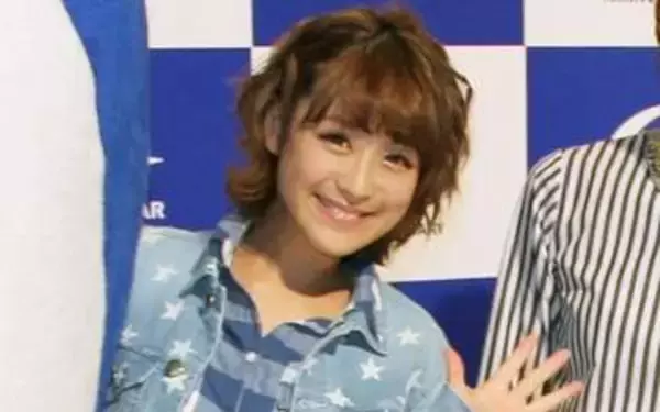 「そんなミニ着ると…」体重公表の鈴木奈々〝ふっくら大胆姿〟に「二度目した」「ダイナミックボディに変身してる」