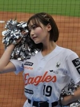 日本人の韓国チア、ピタピタウェアで球を持ち…〝意外な姿〟が話題に「大谷の国から来た最強チア」