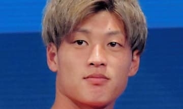 7歳下の元日本代表と電撃婚の34歳女優、顔寄せ2ショット「雲の上の存在」「めっちゃ素敵な写真」