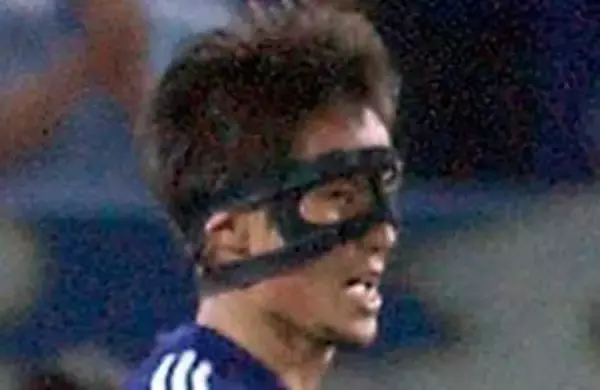 〝伝説のバットマン〟から24年…宮本恒靖会長〝渋谷降臨〟ショットに「相変わらずですね」「会長自ら現場に…」