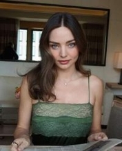 「来てたのか！」〝夫とラブラブ〟ミランダ・カーの日本満喫ショットが話題「さすがの抹茶好き」「日本を好きでいてくれて嬉しい！」の声