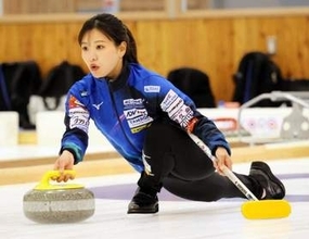 「なんか違う人に見える」カーリング吉田知那美〝激変〟姿が話題「年の割に童顔」「笑顔が魅力的でなんか好きになっちゃう」