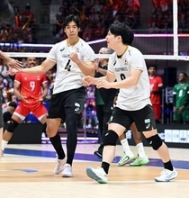A代表公式戦デビューで絶妙トスの河東祐大　背中押されたキャプテンの笑顔とチームメートからのゲキ【バレーボール　男子アジア選手権】