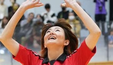 「センターで言うと宝来派でした」バレーボール元日本代表、47歳になった宝来麻紀子さんの最新ショットに反響「わー懐かしい」「撮り鉄だったの?」
