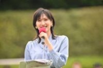 「ミニにニーハイが似合う」元アイドルの人気キャスター〝異次元ミニスカ〟ショットに「ナイスショット」「合成のような綺麗な景色」