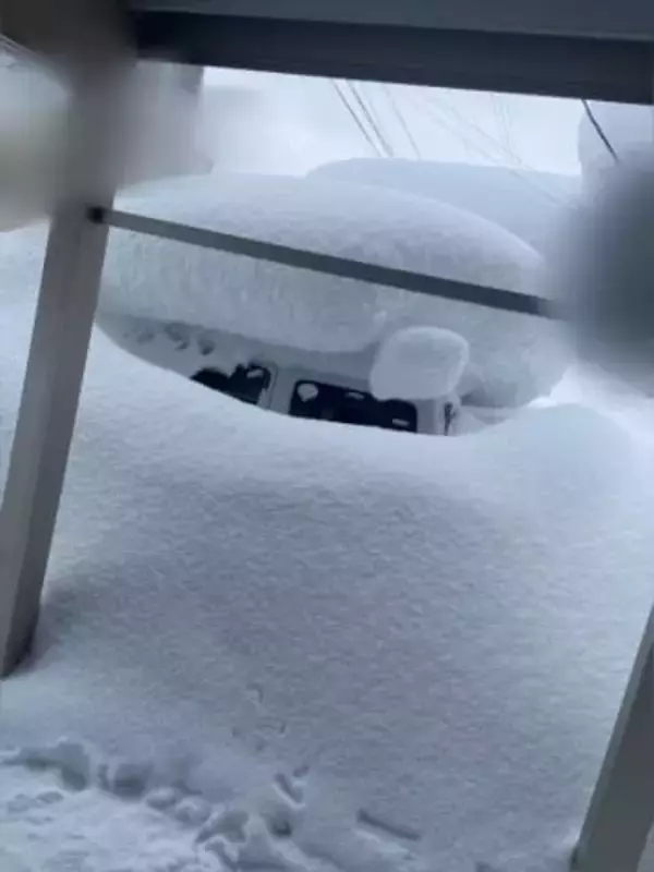 「ちょっと放置してたら車消えた」豪雪の青森〝衝撃ショット〟グラドル熊谷麻音の投稿に「ほぼ埋まってる」「ヤバイよね」の声