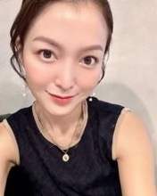 生放送での交際宣言から3カ月…福田典子アナ〝ぶっ飛び〟ショットに「後ろの人が丸見えなのが面白い」「なんしよーと」「わあ～〜〜飛んでるぅ」