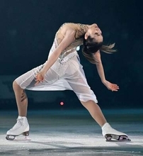 佐賀で「イナバウアー」！！　鍵山優真、高木美帆さんも登場　氷上を舞う「プリンスアイスワールド」開幕　28日まで豪華メンバー見参