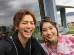 元日〝人気ボーカルと電撃婚＆妊娠〟発表から3年…30歳女優左手薬指〝指輪きらり〟プライベートショットに「太鳳ちゃんの結婚指輪♡素敵」「ダンディ」