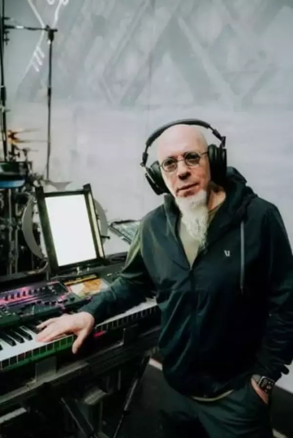 芸妓と即興セッションする世界的アーティストに反響！ジョーダン・ルーデス投稿が話題「いや、貴重なモノを見せて頂いた!」「面白い音になってる!」