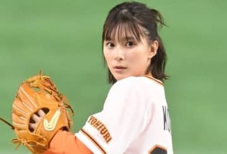 「まって?!!!」「履いてくれちゃうの?」朝ドラ女優・芳根京子〝超ミニ＆スケスケタイツ〟大胆姿に衝撃「大人可愛い♡」「ますます磨きが!」