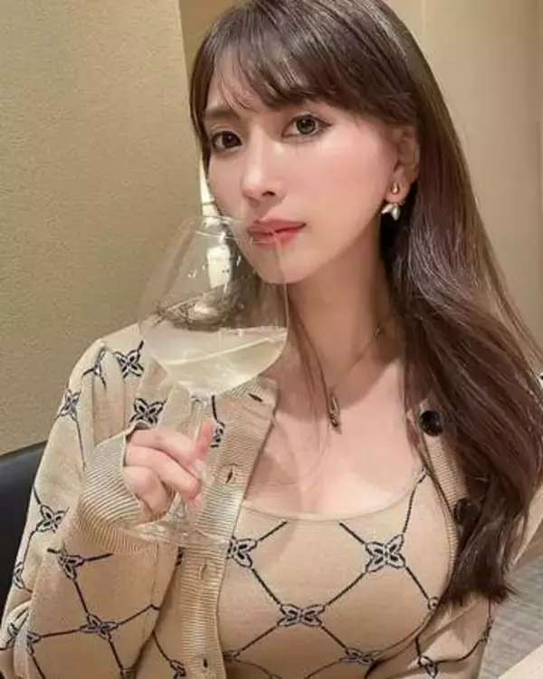 「肩出しながら料理？」夫は甲子園優勝投手…元グラドル・森咲智美〝一気に9品〟離乳食ストックレシピ紹介「すごい」「この品数」「小さい子がいて、料理するには面白い服装」