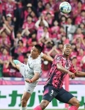 「連戦の中で走り続けた選手を誇りに」相次ぐ負傷交代もつかんだ勝ち点1　強烈ミドル弾の碓井聖生が挙げた課題は【J1百年構想リーグ】