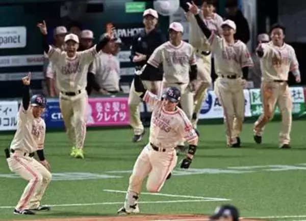 途中出場組が意地　ソフトバンクが9回に3得点で劇的な今季初サヨナラ勝ち　昨季も5月のロッテ戦で9回に3得点で逆転しターニングポイントに