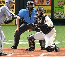 「大きかった。今日の勝因」　ソフトバンク小久保監督、連日見せた海野隆司の盗塁阻止を絶賛　同点直後の苦しい場面で強肩発動