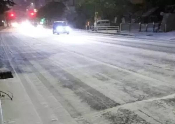 「危険です」〝ノーマルタイヤ〟で立ち往生…大分・別府の光景に「同じ事を繰り返す」「履いてても履いてないやつに足止めされる」の声