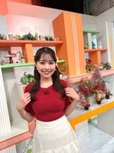 「待ち受けにします」〝極太〟恵方巻ショット！RNC上田彩乃アナに反響「めっちゃ良い顔」「結構太いの挑戦したなぁ」