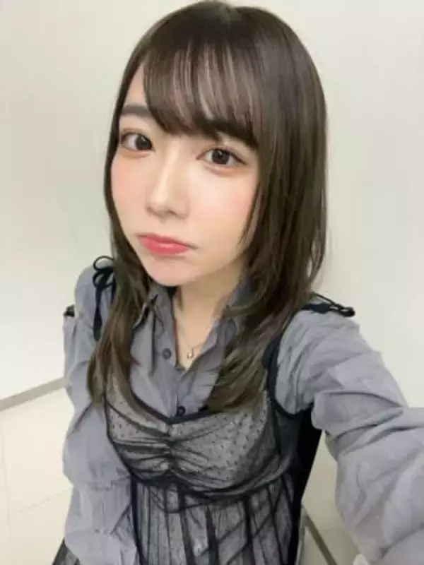 「そりゃ見るだろ」〝見られて恥ずかしい〟ショット！元アイドル・天羽希純に「通行人ダウン着てますけど」「見るなって言う方が無理」の声