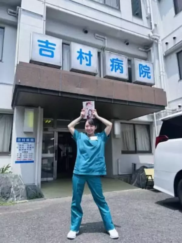 「浮気したらオペするぞっ」29歳現役医師兼アイドル〝ギャップ全開ショット〟に「先生素敵」「どうしても知性と賢さが…」