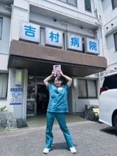 「浮気したらオペするぞっ」29歳現役医師兼アイドル〝ギャップ全開ショット〟に「先生素敵」「どうしても知性と賢さが…」