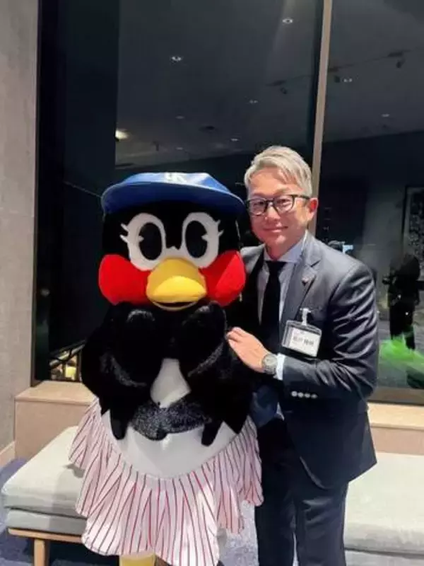 「大塚、懐かしい！」石川雅規が激励！元ヤクルト戦士〝ラーメン店オープン〟2ショットが話題「トンキチかと思ったらぶたベース」