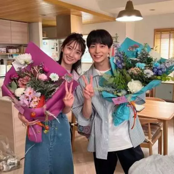 「家帰ったら波瑠いるの最高」共演から2年で結婚！人気俳優〝30歳の誕生日写真〟に祝福の声！映画オフショにも反響続々「素敵な写真ありがとう」
