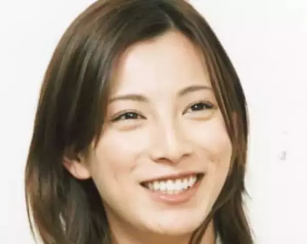 「え！え！」「時が止まったかのような…」元CM女王・加藤あい〝オン眉CM復帰〟姿に「全然かわってない」「エモ過ぎ」「もう20年経つ…」