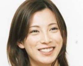 「え！え！」「時が止まったかのような…」元CM女王・加藤あい〝オン眉CM復帰〟姿に「全然かわってない」「エモ過ぎ」「もう20年経つ…」