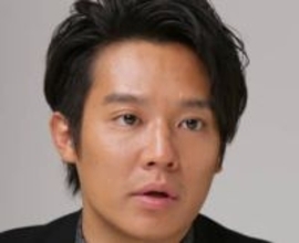 「誰かと思った」「かなり顔が...」芸能活動再開から6年、3年前に結婚報告…小出恵介〝キラキラ会場でご満悦〟近影に「あれ？？」