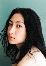 「2人とも素敵」共演俳優との〝誕生日婚〟から18年…香椎由宇〝至近距離〟で見つめ合う吉田美月喜との姿に「夫婦で誕生日同じなの凄すぎ」「香椎様久しぶりに見た」