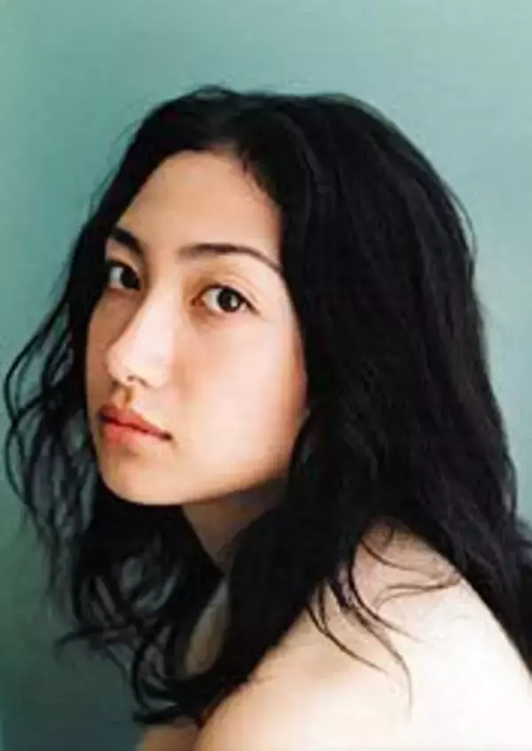 「2人とも素敵」共演俳優との〝誕生日婚〟から18年…香椎由宇〝至近距離〟で見つめ合う吉田美月喜との姿に「夫婦で誕生日同じなの凄すぎ」「香椎様久しぶりに見た」