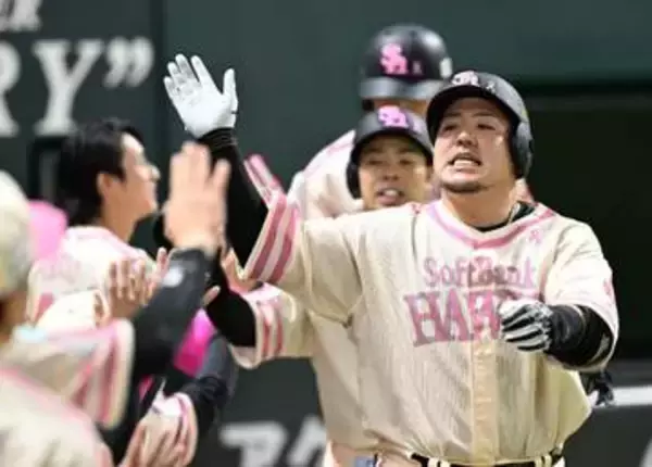 「母ちゃんおめでとう」ソフトバンク山川穂高、母の日と誕生日に贈る2戦連発の9号3ラン