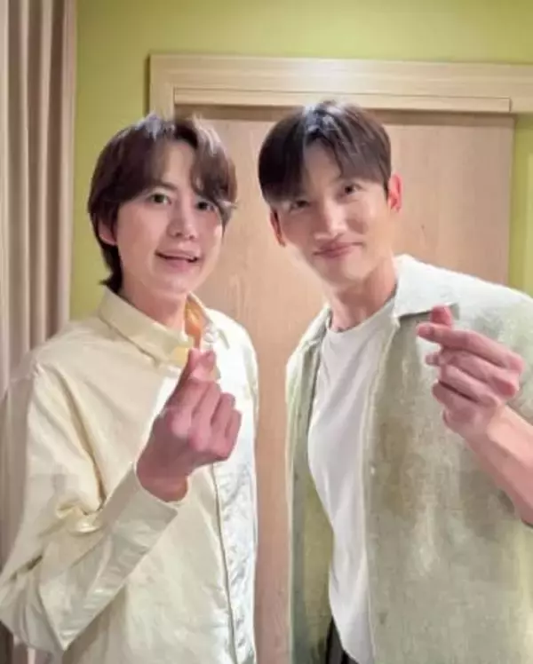 「ギュライン最高」東方神起チャンミンとSJキュヒョンの密着ハートショットが話題に「37歳おじさん同士のハートが何故こんなに尊いのか」