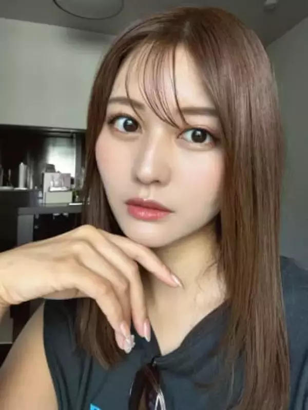 「富良野で焼肉屋で働いておりました!」〝新世代のくびれ女王〟林ゆめ、意外すぎる〝転身〟姿に「行かなきゃ！」「接客受けてみたい！」の声