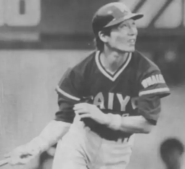 「本当に仲のいい親子」父は盗塁王、息子はJリーガー…〝高木親子ショット〟に反響「3人をJリーガーにしたのはすごい」「パーカーが豊さんぽくてかわいい!!!」