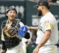 「違和感がなかったのは驚き」　ソフトバンク倉野投手コーチ、移籍即マスクの山本祐大の捕手力に期待