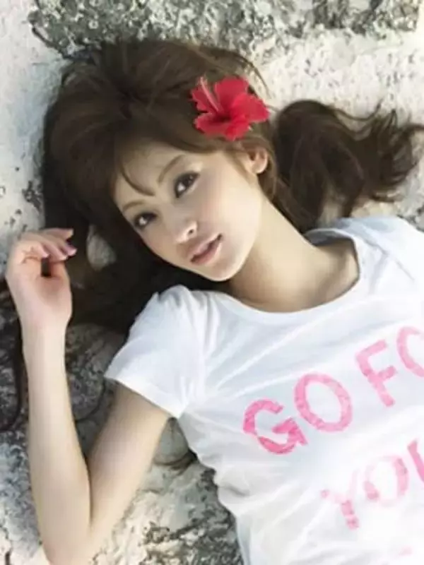 「痩せた」「こういう顔だったっけねー」離婚経験、2児の母39歳元CanCamモデルの近影に騒然「正直に生きてて素敵」「再婚をゆる〜く応援してます」