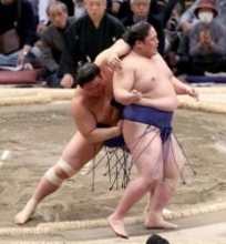 〝まげ〟で大きな9勝目かと思ったら…十両筆頭で勝ち越しの藤青雲　来場所新入幕は「ないと思っています」【大相撲九州場所】