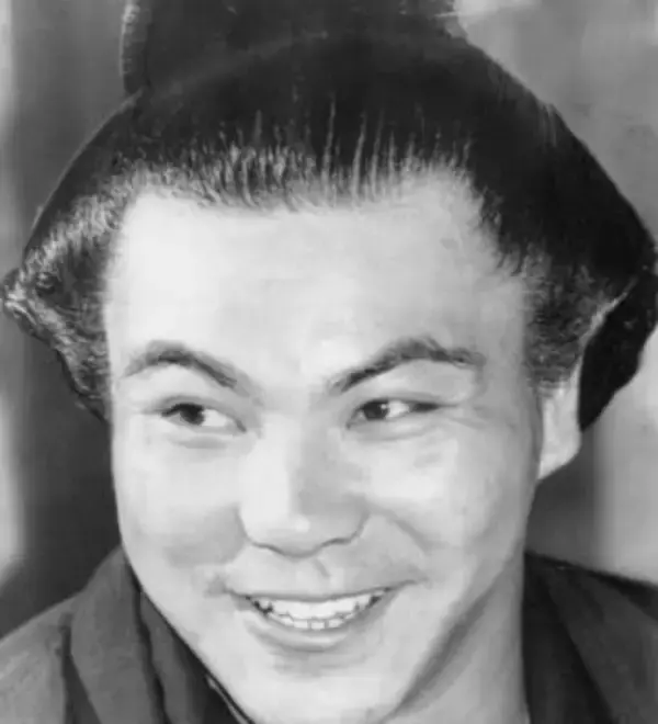 「ちちち、千代の富士のご子息ー!?」第58代横綱の長男〝和服姿〟にファン歓喜！「お父様にそっくり」「さすがウルフの息子さん」