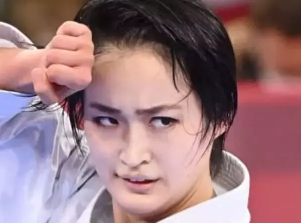 〝別人級〟最新ショット！東京五輪銀の空手女子、引退から1年〝しっとり〟姿にSNS歓喜「あらあ」「とても…」「ミス日本の人かしら？」