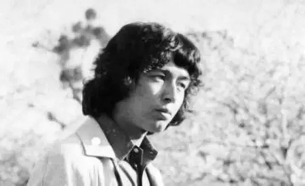 「えっ」「圧倒的毛量ッ」75歳中村雅俊の最新ショットに反響