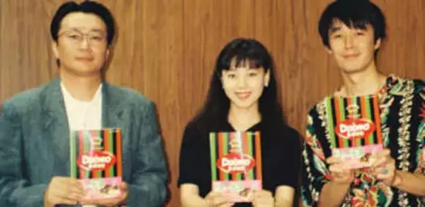 「んぎゃぁ懐かしかぁ！」伝説の深夜番組〝ドォーモ〟初期メンバー集合ショットに反響「エモすぎるってこんなん」「たまりません」